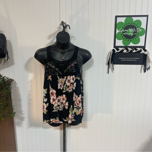 Torrid Black and Pink Blouse with Elegant Floral Design 1X - Picture 2 of 6